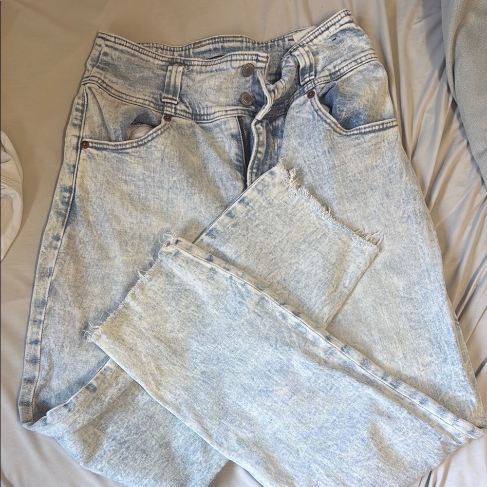 Abercrombie & Fitch Light Wash High Rise Mom Jeans